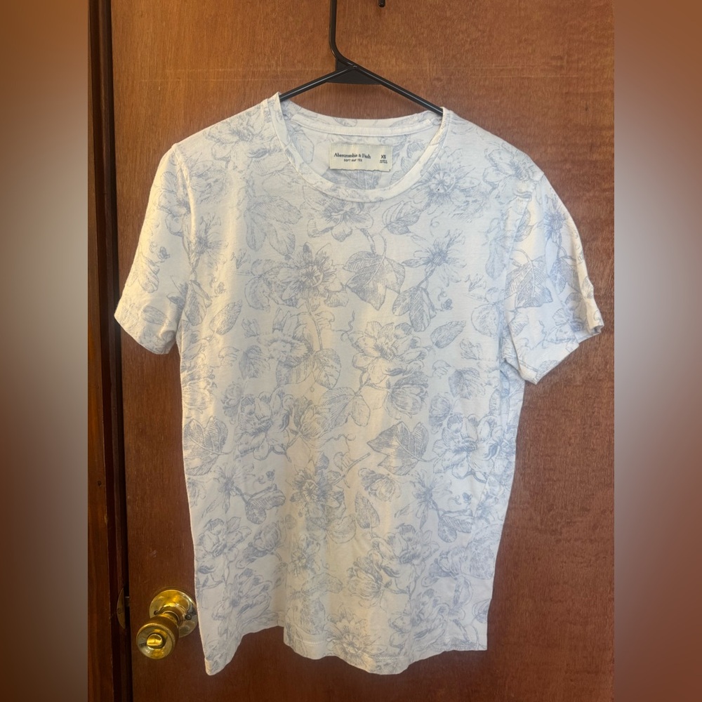 Abercrombie & Fitch Blue Floral Print Tee